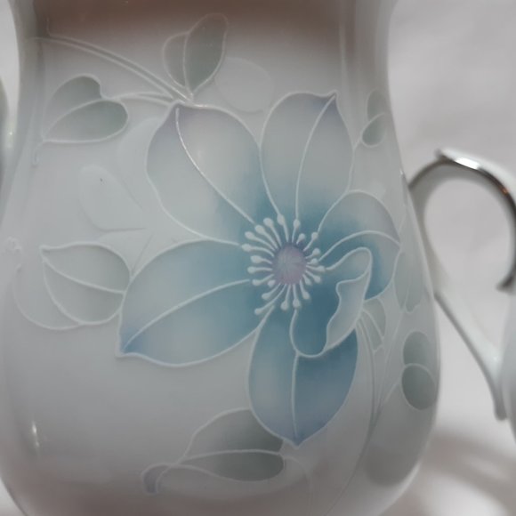 Noritake "Sweet Marie" Creamer and Sugar Bowl with Lid - Picture 2 of 4